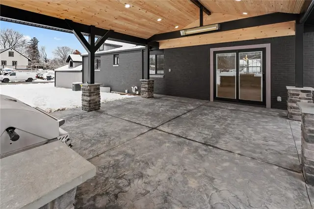 8615 Peters Road gallery image 14