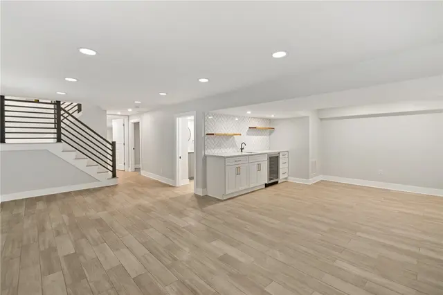 8615 Peters Road gallery image 18