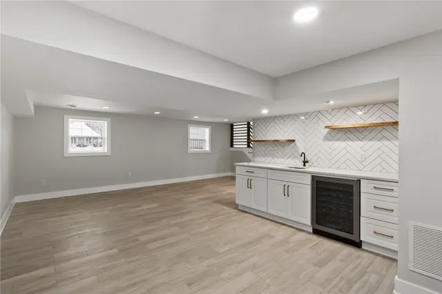 8615 Peters Road gallery image 22