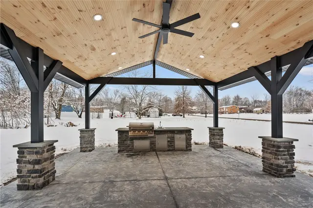 8615 Peters Road gallery image 26