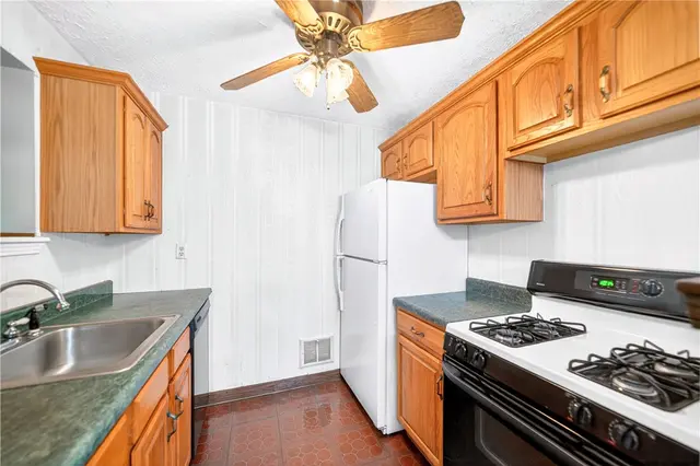 8675 REMINGTON DR. gallery image 31
