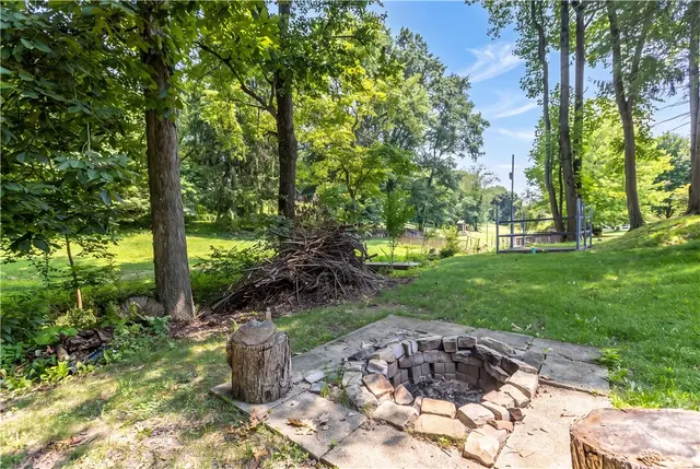 8680 Winchester Dr gallery image 20