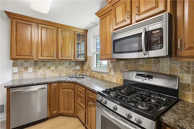 8680 Winchester Dr gallery image 28