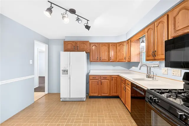 8732 Breezewood Dr gallery image 10