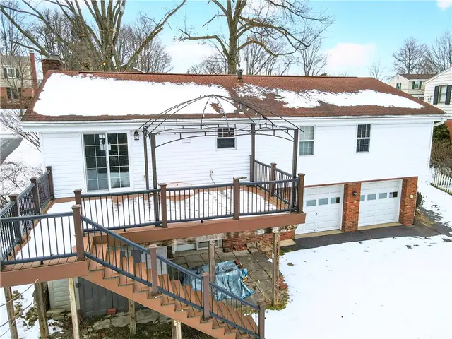 8732 Breezewood Dr gallery image 27