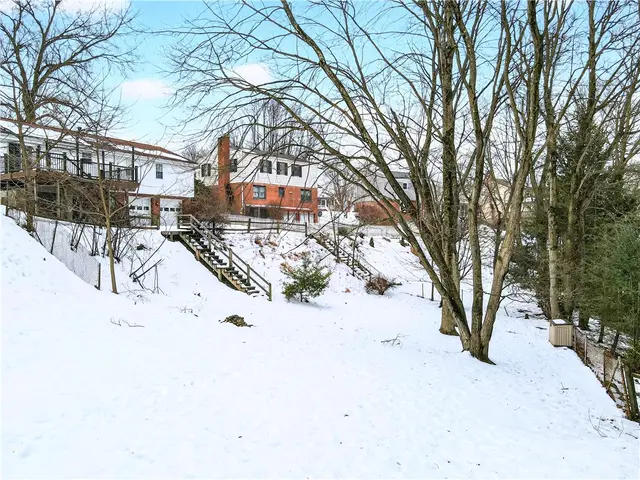 8732 Breezewood Dr gallery image 29