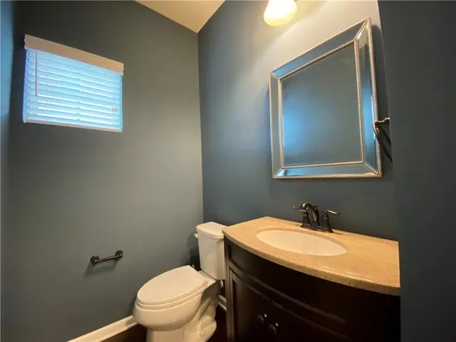 876 Beacon Ln gallery image 2