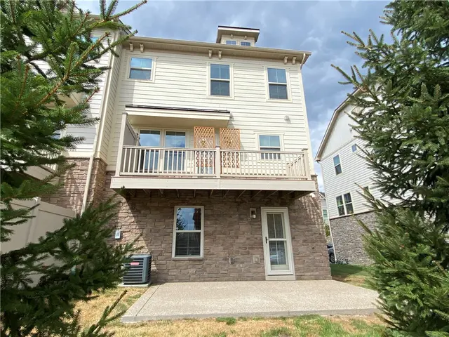 876 Beacon Ln gallery image 3