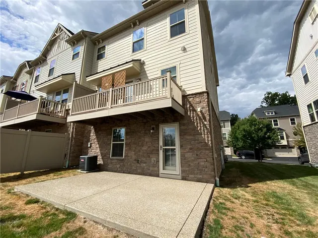 876 Beacon Ln gallery image 4