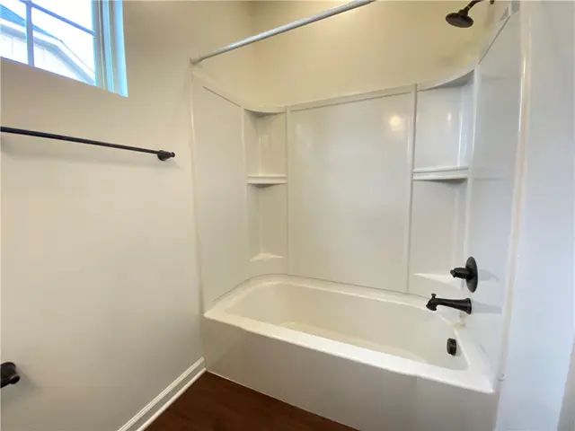 876 Beacon Ln gallery image 6