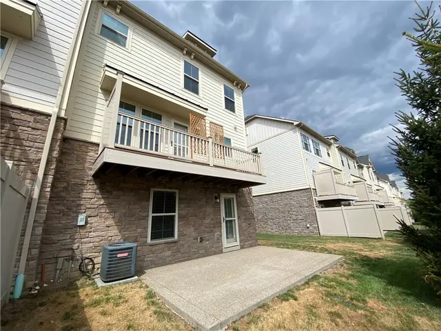 876 Beacon Ln gallery image 8