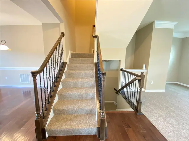 876 Beacon Ln gallery image 13