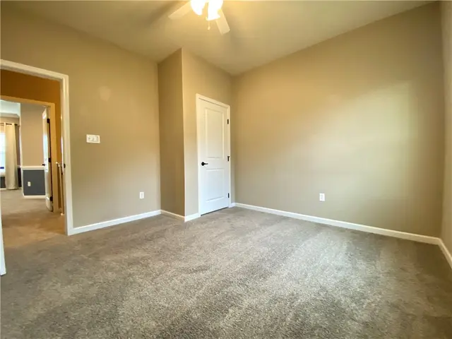 876 Beacon Ln gallery image 14