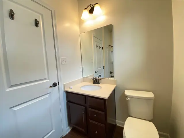 876 Beacon Ln gallery image 17