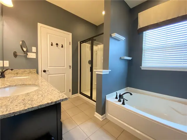 876 Beacon Ln gallery image 18