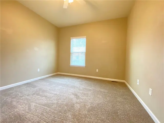 876 Beacon Ln gallery image 20