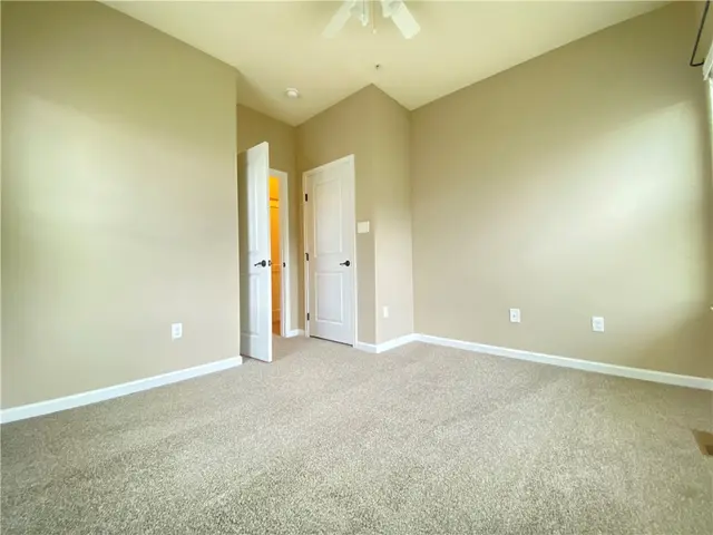 876 Beacon Ln gallery image 25