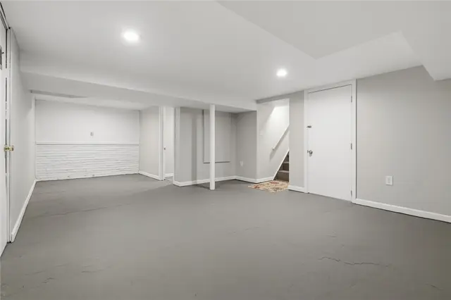 8967 Elm St gallery image 26