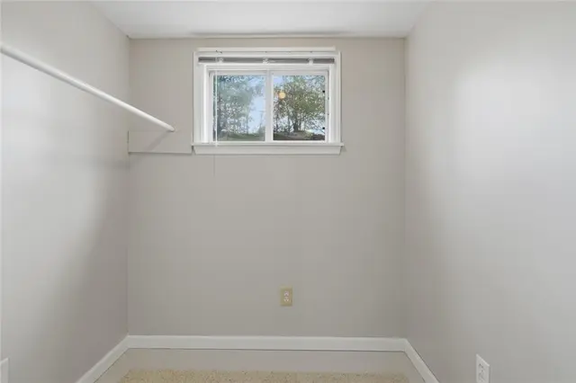 8967 Elm St gallery image 36
