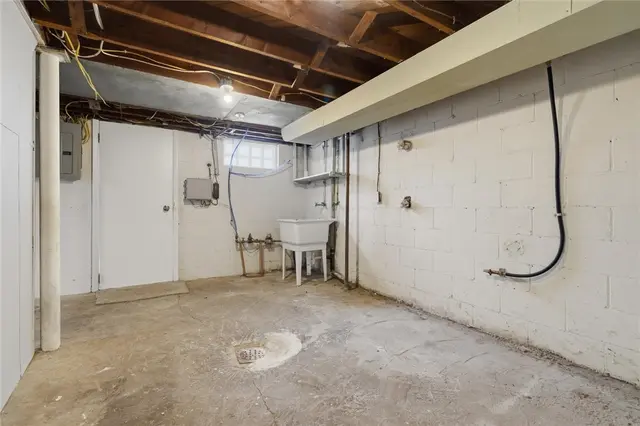 8967 Elm St gallery image 38