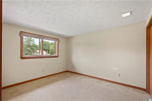 9 Highview Dr gallery image 5