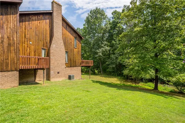 9 Highview Dr gallery image 40