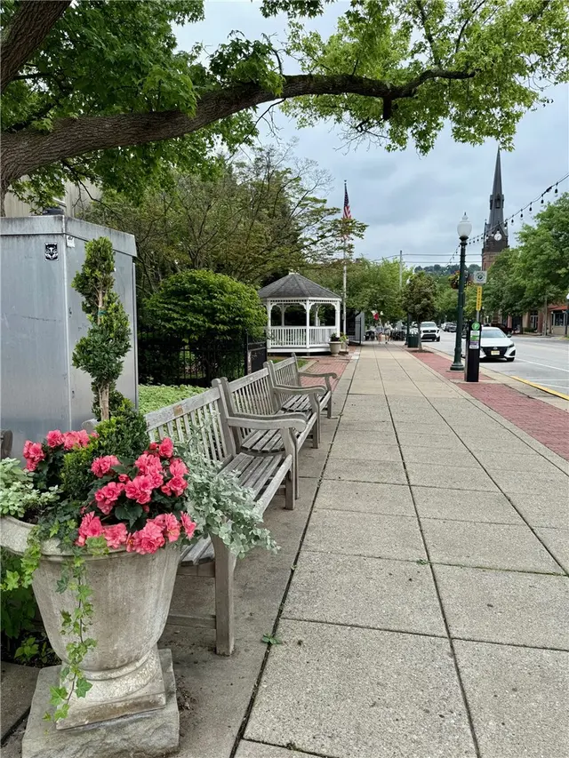 900 THORN STREET gallery image 19