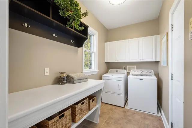 9002 Peregrine Dr gallery image 11