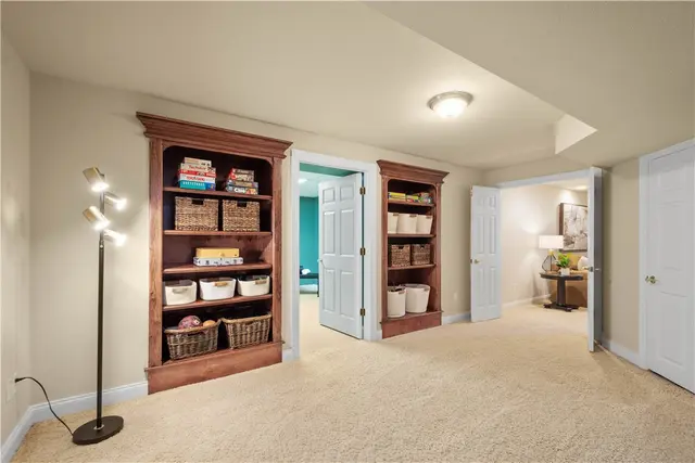 9002 Peregrine Dr gallery image 23