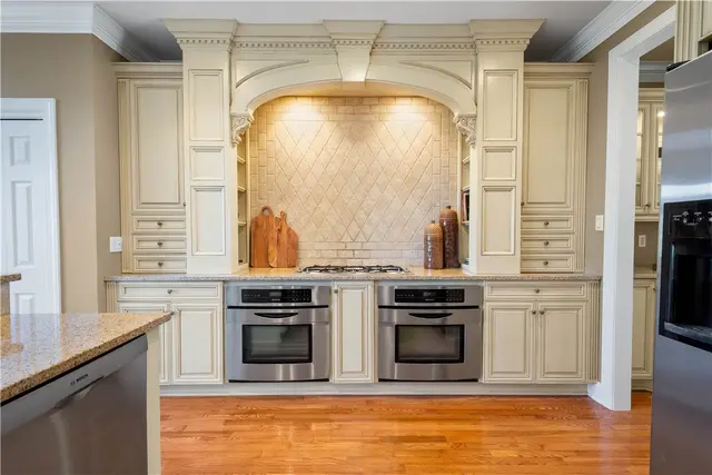 9002 Peregrine Dr gallery image 30