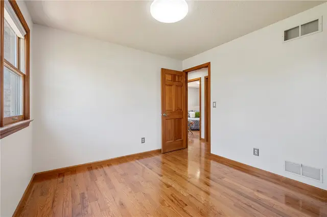 903 Poplar Place gallery image 3