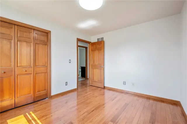 903 Poplar Place gallery image 24