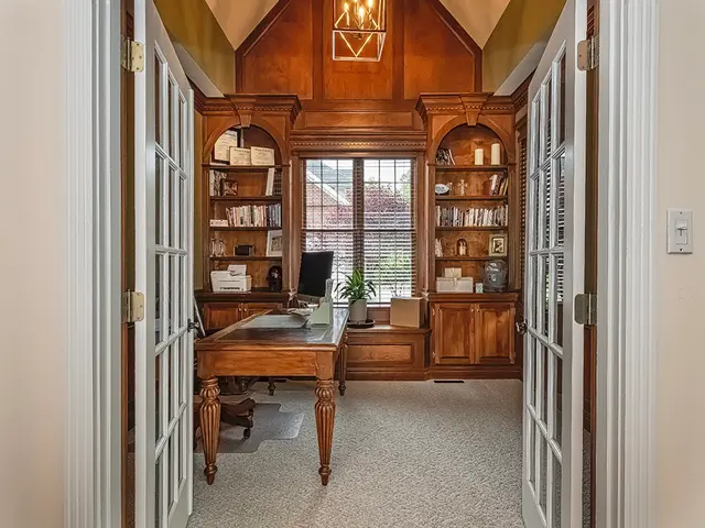 906 Big Bear Court gallery image 9