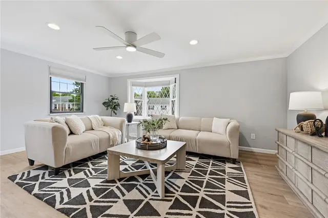 907 Camelot Drive gallery image 6