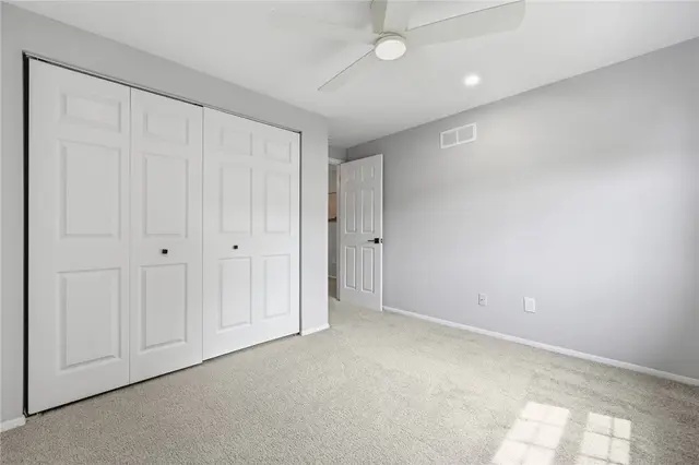 907 Camelot Drive gallery image 15