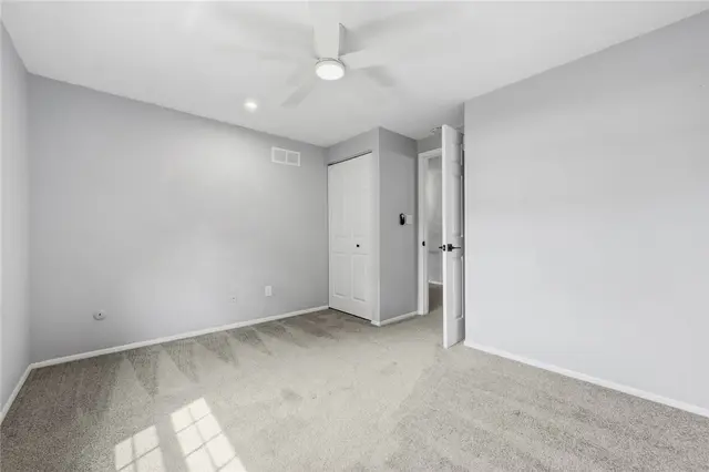 907 Camelot Drive gallery image 18