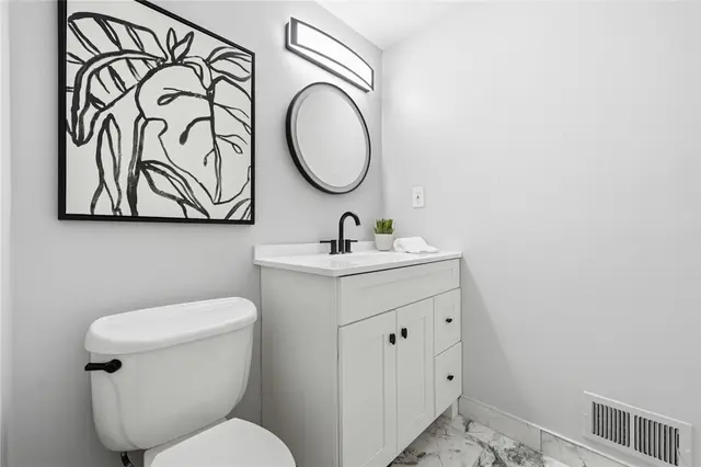 907 Camelot Drive gallery image 20