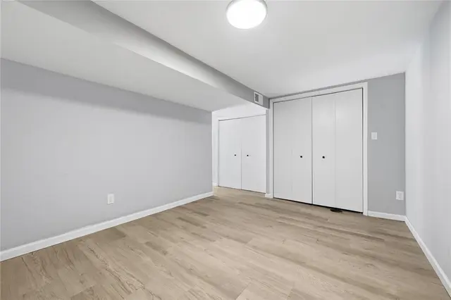 907 Camelot Drive gallery image 21