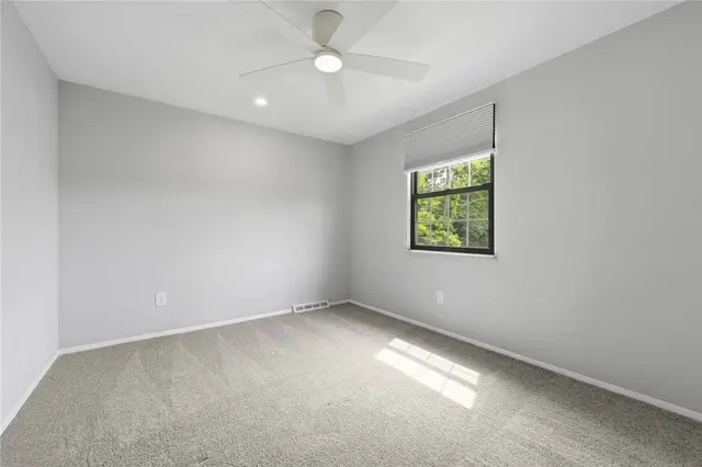 907 Camelot Drive gallery image 31