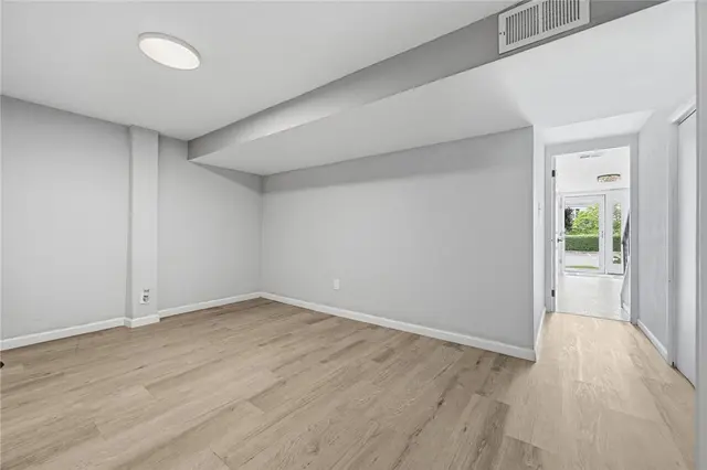 907 Camelot Drive gallery image 33