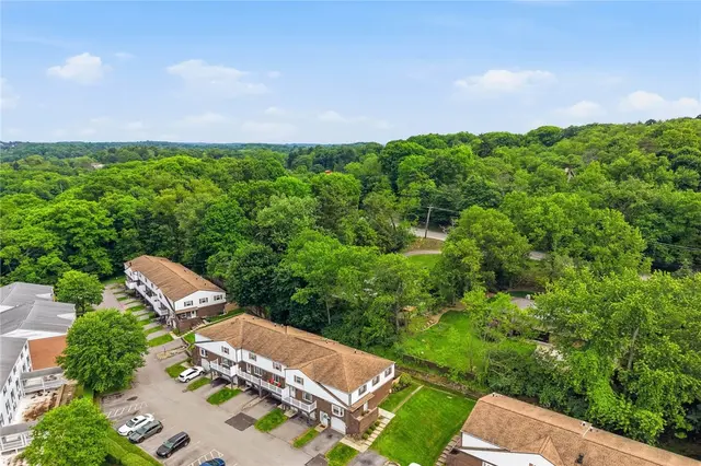 907 Camelot Drive gallery image 34
