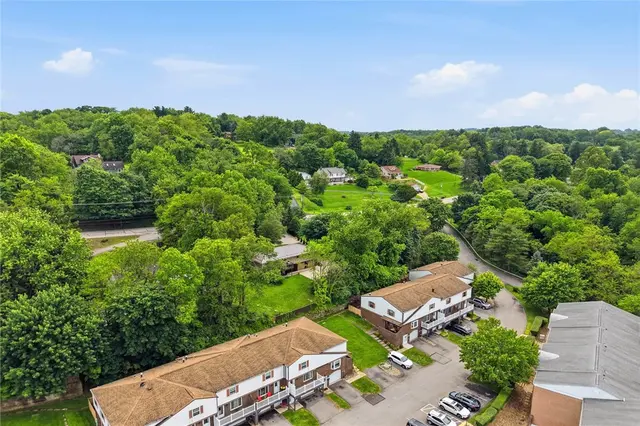 907 Camelot Drive gallery image 37