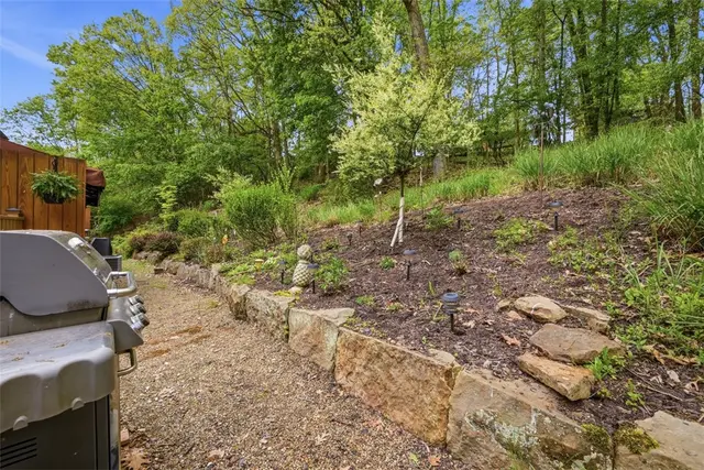 907 Cottingham Drive gallery image 5