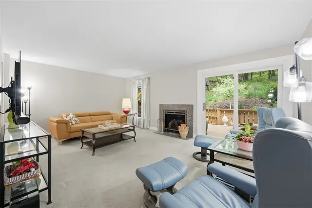 907 Cottingham Drive gallery image 6