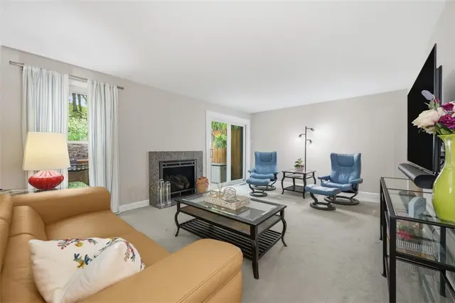 907 Cottingham Drive gallery image 7