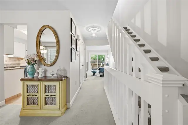 907 Cottingham Drive gallery image 8
