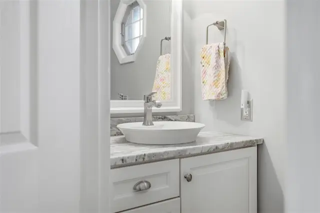 907 Cottingham Drive gallery image 9