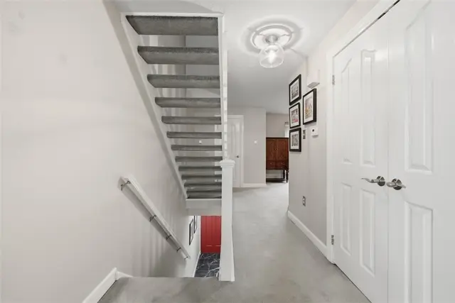 907 Cottingham Drive gallery image 11