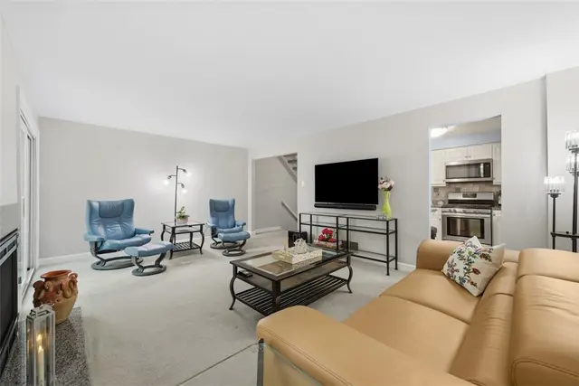 907 Cottingham Drive gallery image 31