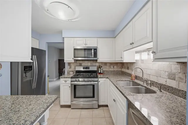 907 Cottingham Drive gallery image 35